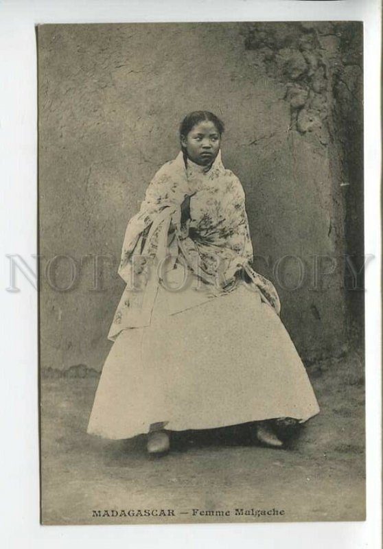 438858 Madagascar local girl advertising Messageries Maritimes steamship company