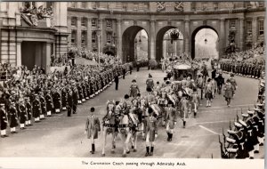 Queen Elizabeth II Coronation Coach Passing Through Admiralty Arch Postcard Z8