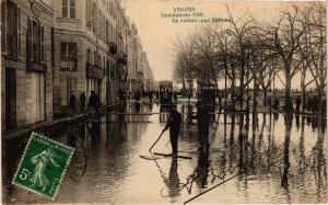 CPA ANGERS - Inondations 1910 - En radeau quai National (296700)