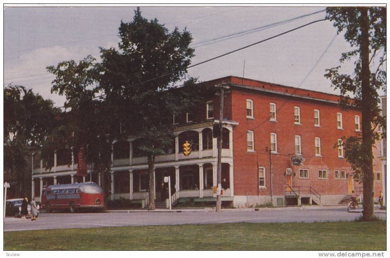 Bus at Chateau Laurier , Mont-Laurier , Quebec , Canada , PU-1975