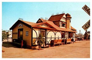 Postcard TRAIN STATION SCENE Pomona California CA AU3365