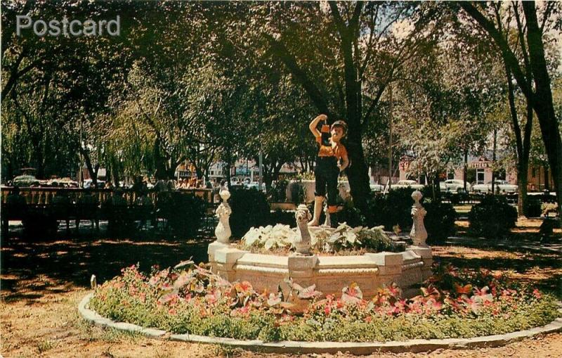 TX, El Paso, Texas, San Jacinto Plaza, The Boy with the Boot, Petley Studios