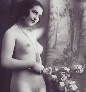 HR-121 - A Nude French Model Imported Risque B&W Photo Picture Postcard.