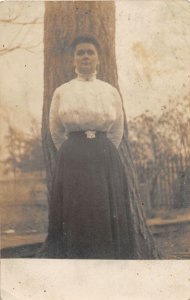 G55/ Kinmundy Illinois RPPC Postcard 1909 Woman by Tree