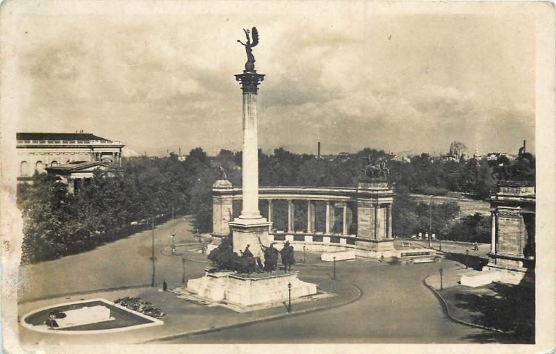 Hungary Budapest Heroes square with the millenary monument 1942