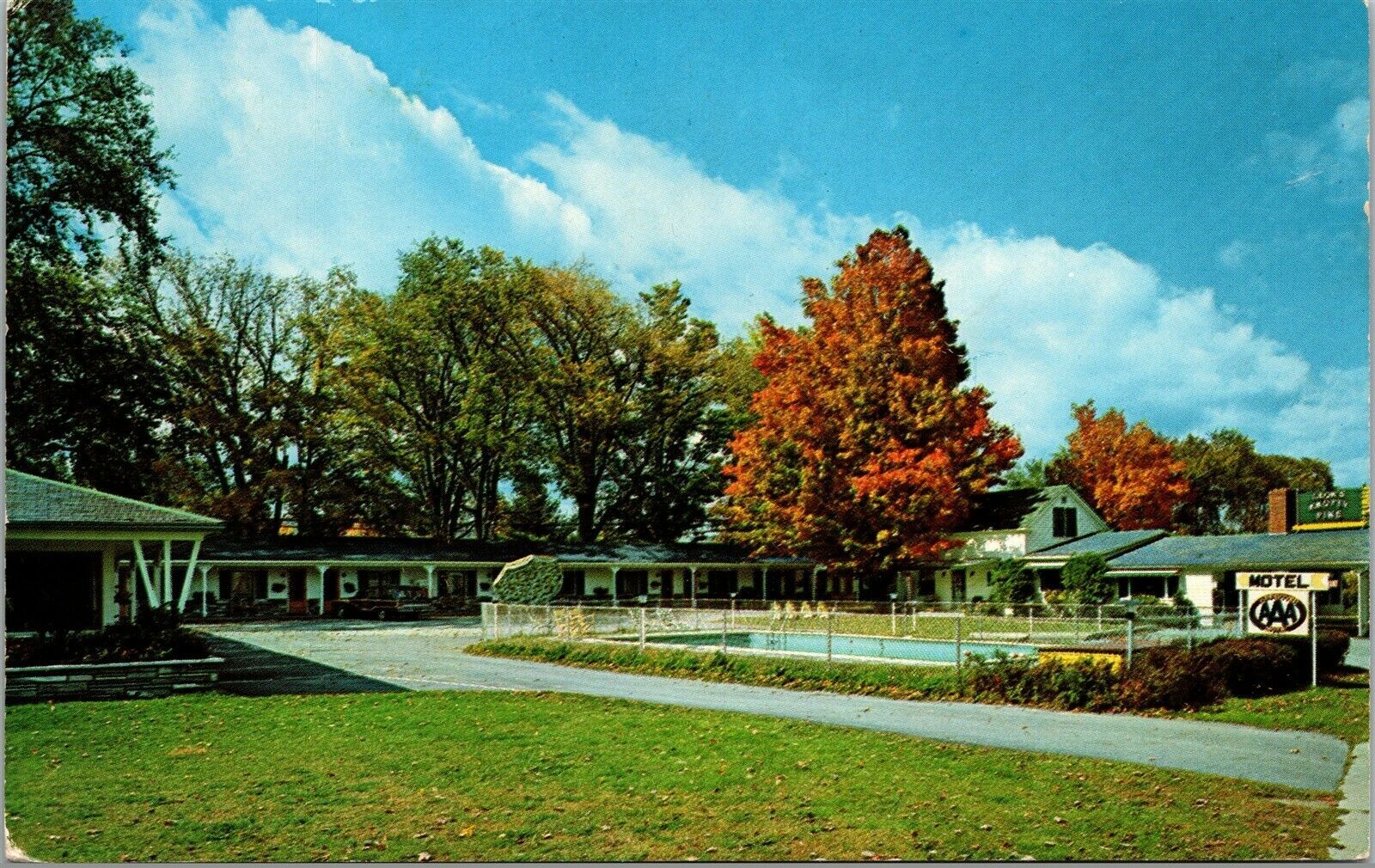 Vtg Northside Bennington Vermont VT Leon's Knotty Pine Motel Postcard United States Vermont