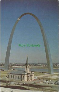 America Postcard - St Louis Gateway Arch & Old Cathedral - Used Postcard RS35599