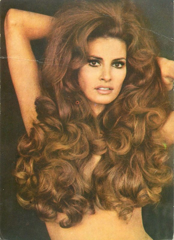 Postcard Actresses portrait Raquel Welch curly hair