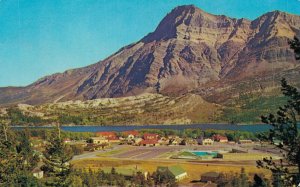 Canada Waterton Lake Townsite Showing Mount Vimy Vintage Postcard 08.09