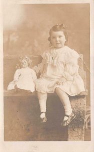 RPPC YOUNG GIRL AND HER DOLL ENGLAND STUDIO REAL PHOTO POSTCARD 1907