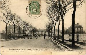 CPA FONTENAY-le-COMTE - LeBoulevard Hoche et la Caserne d'Infanterie (297583)