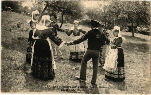 CPA Les Plaisirs du Village - La Ronde - Bannalec - Folklore (1034009)