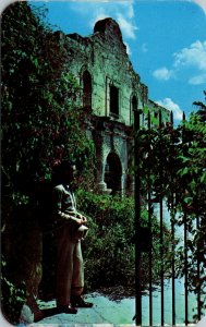 Vtg Man Outside The Alamo San Antonio Texas TX Unused Chrome Postcard