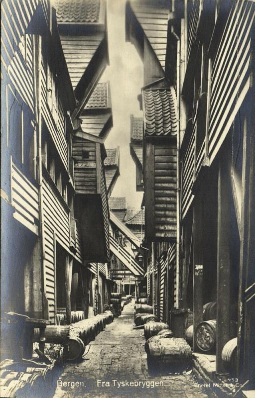 norway norge, BERGEN, Fra Tyskebryggen, Street Scene (1910s) RPPC Postcard