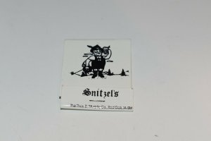 Snitzel's Bavarian Restaurant Freeport Illinois 20 Strike White Matchbook