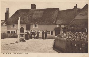 Thirsty Pub Regulars Bus Stop at The Black Lion Inn Southfleet Kent Old Postcard