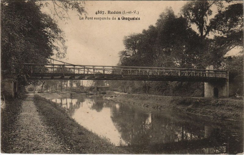 CPA REDON Le Pont Suspendu de a Gloquealais (1250807)