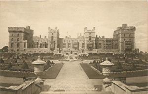 Grand Entrance to Windsor Castle - Windsor England - Postcard