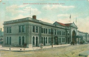 Des Moines, Iowa Union Passenger Station 1913 Postcard, Horse Carriage, Car