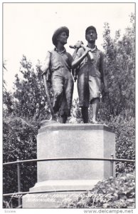 RP: Tom Saywer - Huck Finn Statue , HANNIBAL , Missouri , 30-40s