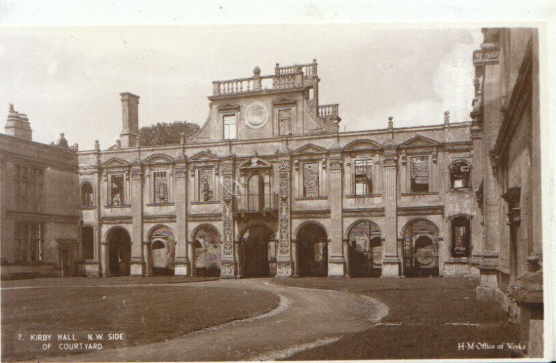 Northamptonshire Postcard - Kirby Hall N.W. Side of Courtyard - Ref TZ2626