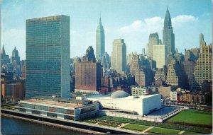 United Nations Secretariat Building Headquarters Bridge Boats Postcard VTG UNP 