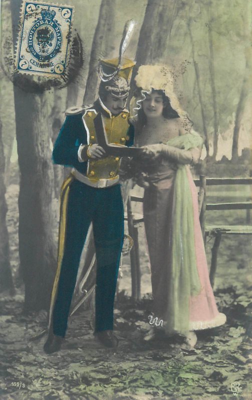 Postcard officer soldier in uniform with his lady romance love idyll 