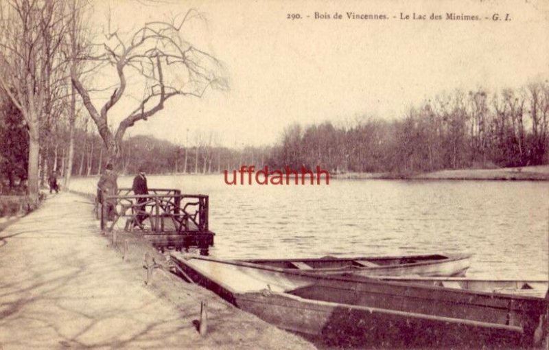 FRANCE BOIS DE VINCENNES - LE LAC DES MINIMES - TWO MEN ON DOCK