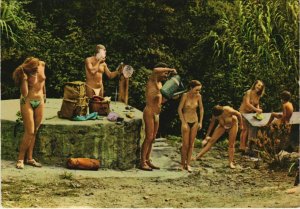 CPM ILE DU LEVANT Toilette Matinale des Naturistes (1114079)