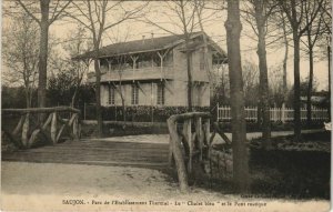 CPA SAUJON-Parc de l'Etablissement Thermal-Le Chalet bleu et le Pont (45432)