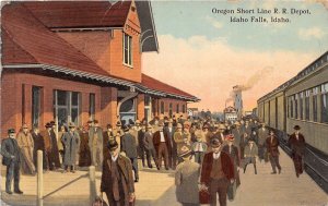 J51/ Idaho Falls Postcard c1910 Oregon Short Line Railroad Depot Crowd 20