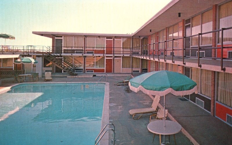 Quality Motel South Diners Club Macon Georgia GA Postcard Swimming Pool