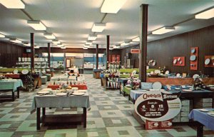 Lincoln Illinois Stetson Corp. Showroom, Photochrome Vintage Postcard U13727