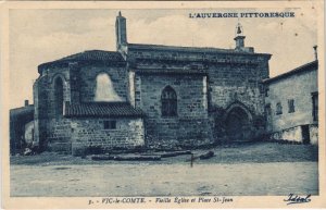 CPA VIC-le-COMTE Vieille Eglise et Place Saint-Jean (1253148)