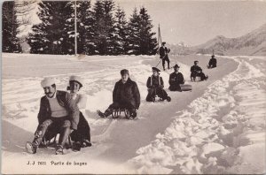 Partie de Luges Switzerland People Sledding Sleds Sliding Unused Postcard H59