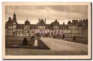 Postcard Old Palace of Fontainebleau frontage on the White Horse court or Cou...