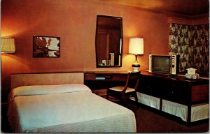 Vtg Dutch Village Hotel Room Interior new Castle Deleware DE Chrome Postcard