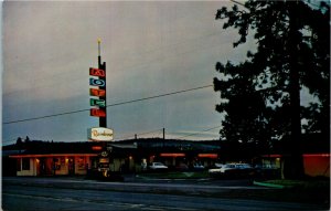 Postcard OR Bend Rainbow Motel Franklin Avenue Classic Cars Roadside 1960s S64