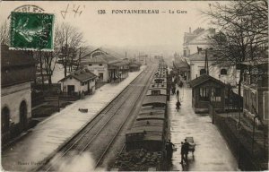 CPA FONTAINEBLEAU La Gare (924791)