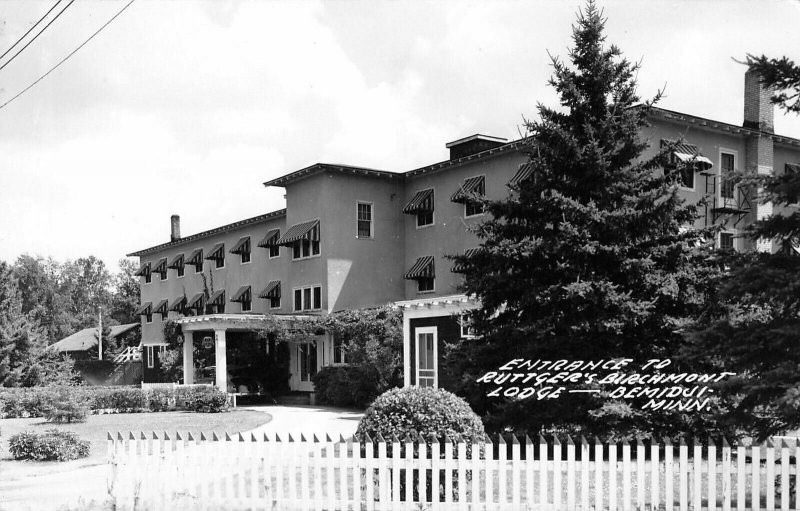 Bemidji Minnesota~Ruttger's Birchmont Lodge~Front~Picket Fence~1940s RPPC 