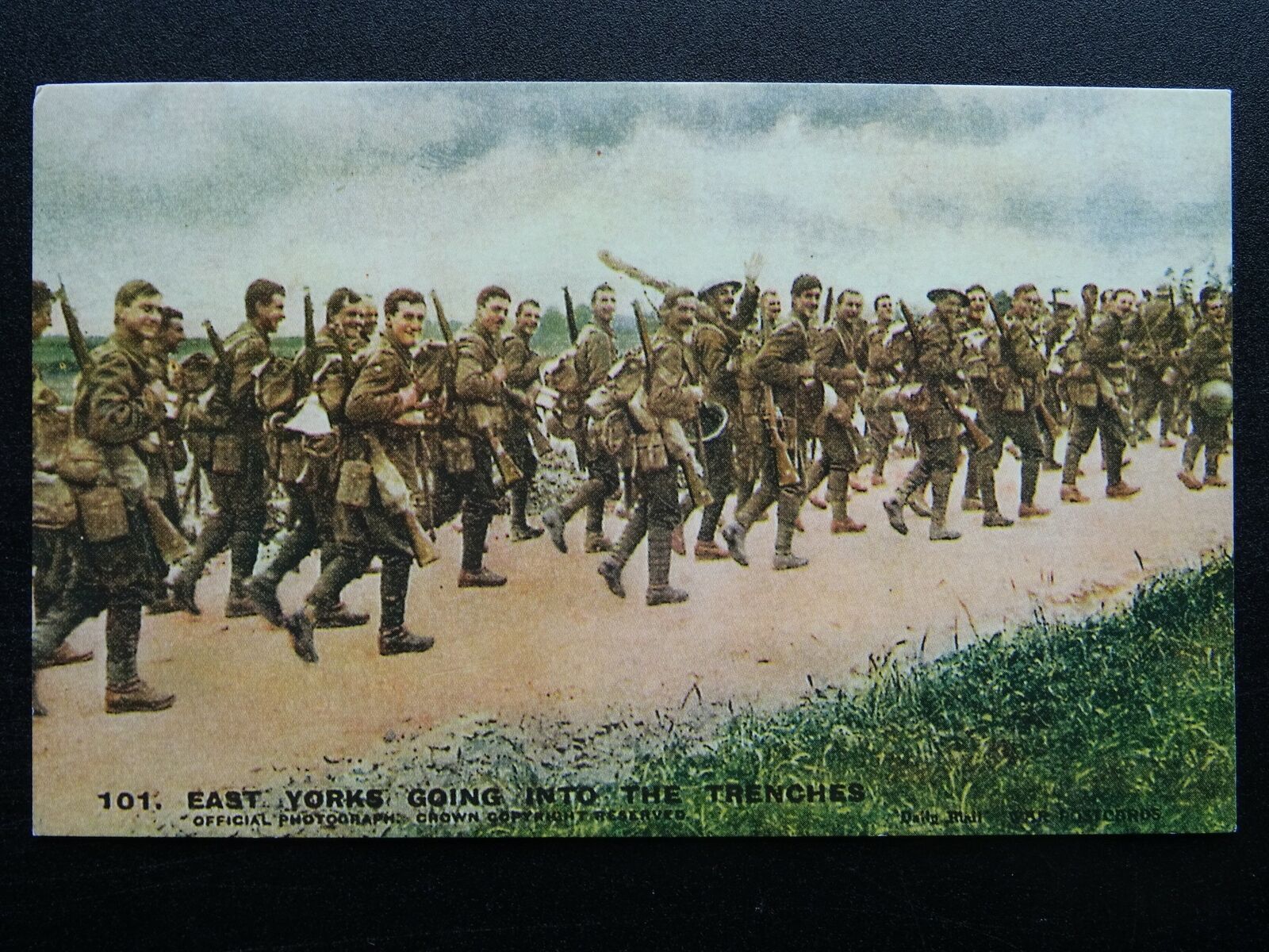 WW1 Collection of 12 DAILY MAIL OFFICIAL WAR PHOTO POSTCARD Repro
