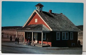 Amish One Room School Heart of Amish Land, 1967 Melvin Horst Postcard A7