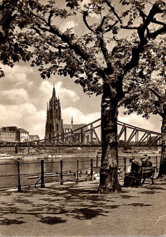 Germany Frankfurt am Main Blick von Sachsenhausen auf Eisernen Steg und Dom 1960