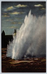 Wyoming~Daisy Geyser Eruption Scene @ Yellowstone Natl Park~Vtg Linen Postcard