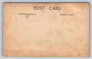 RPPC  Pretty Mother with Daughter      Postcard