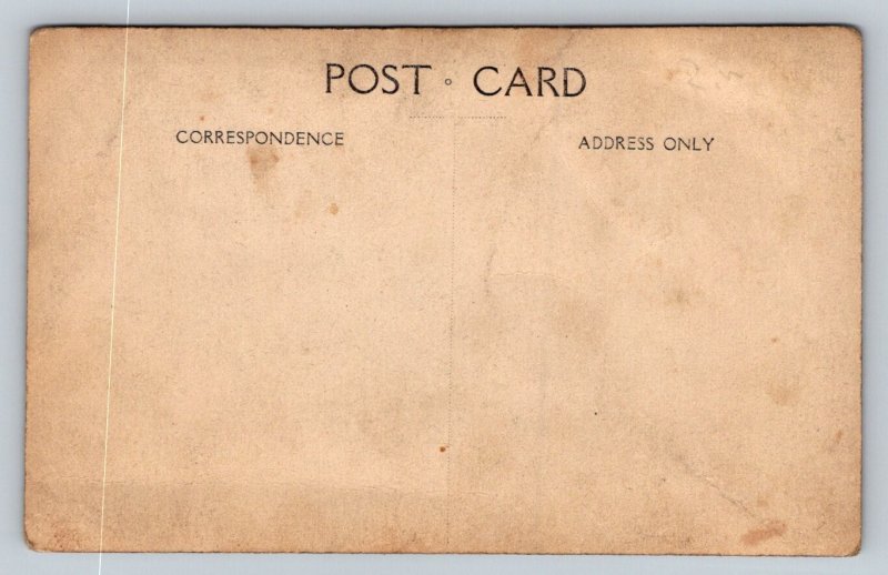 RPPC  Pretty Mother with Daughter      Postcard