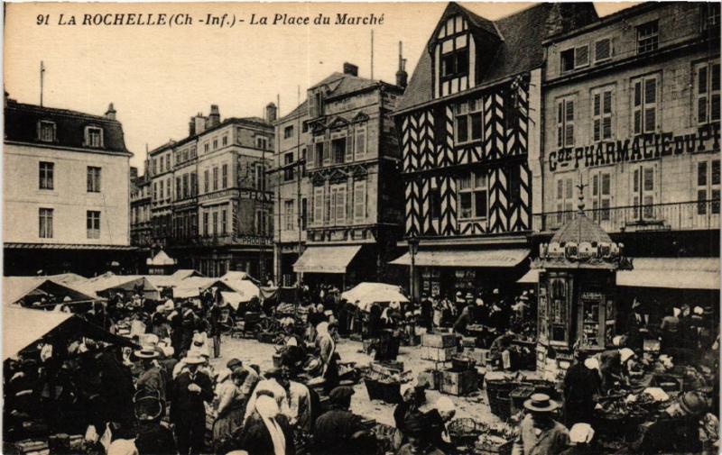 CPA La ROCHELLE - La Place du Marché (480897)