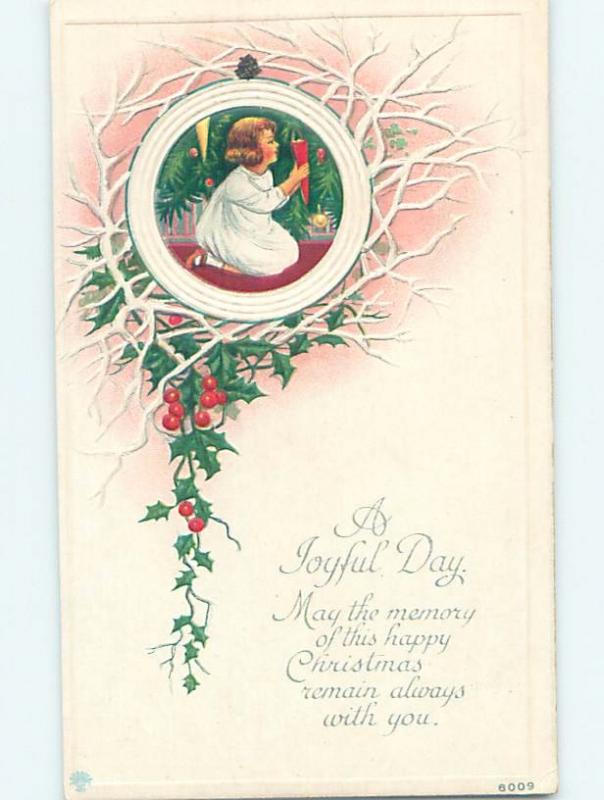 Pre-Linen GIRL HANGS DECORATION ON CHRISTMAS TREE hk9967