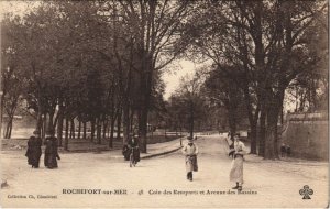 CPA ROCHEFORT-sur-MER - Coin des Remparts et Avenue des Bassins (45195)