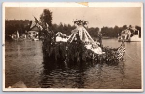 K25/ Thompson New York RPPC Postcard c1910 Kiamesha Lake Regatta Float 483